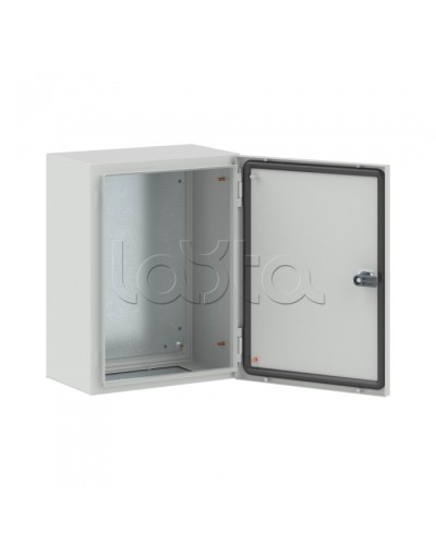 Корпус ST со сплошной дверью и с М/П (400x300x200 мм) DKC (R5ST0432) в Хабаровске Щиты электрические Pintop.ru